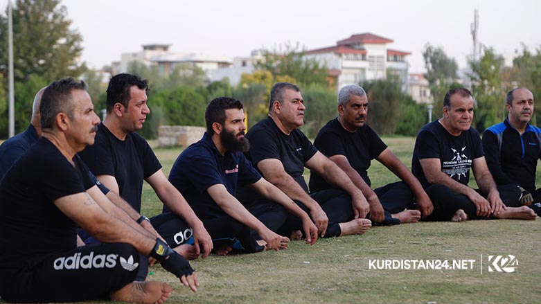 راهێنه‌رێك خۆبه‌خشانه‌ 14 ساڵ راهێنان به‌ هاوڕێكانی ده‌كات